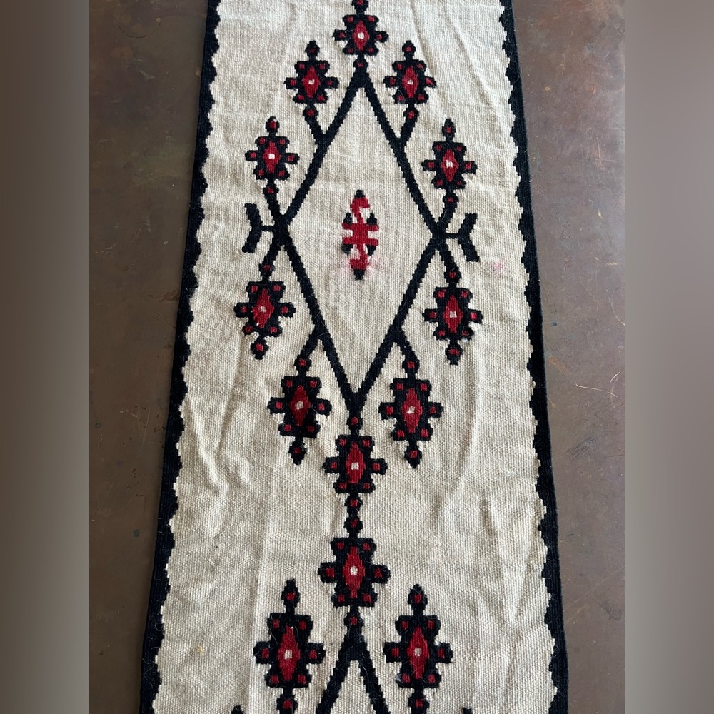 Geometric Patterned Table Runner - Picture 2 of 5